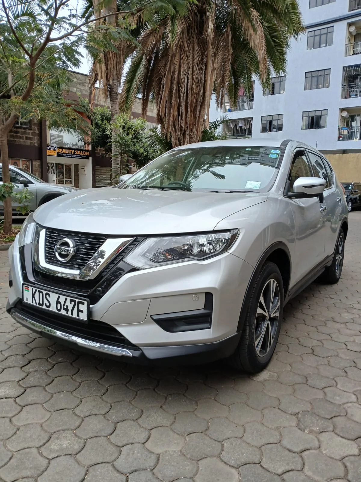 Nissan X-Trail · photo