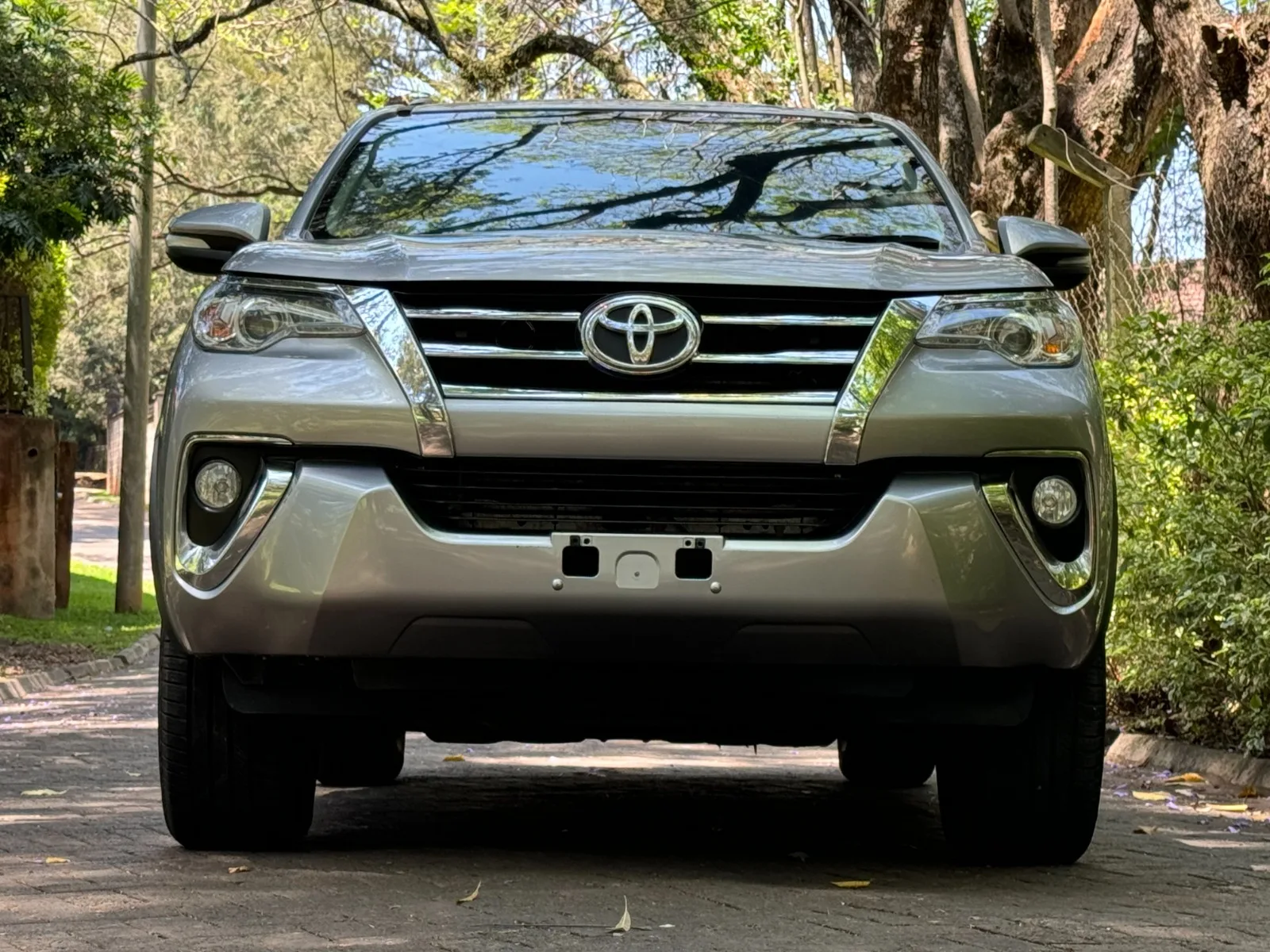 Toyota Fortuner · photo