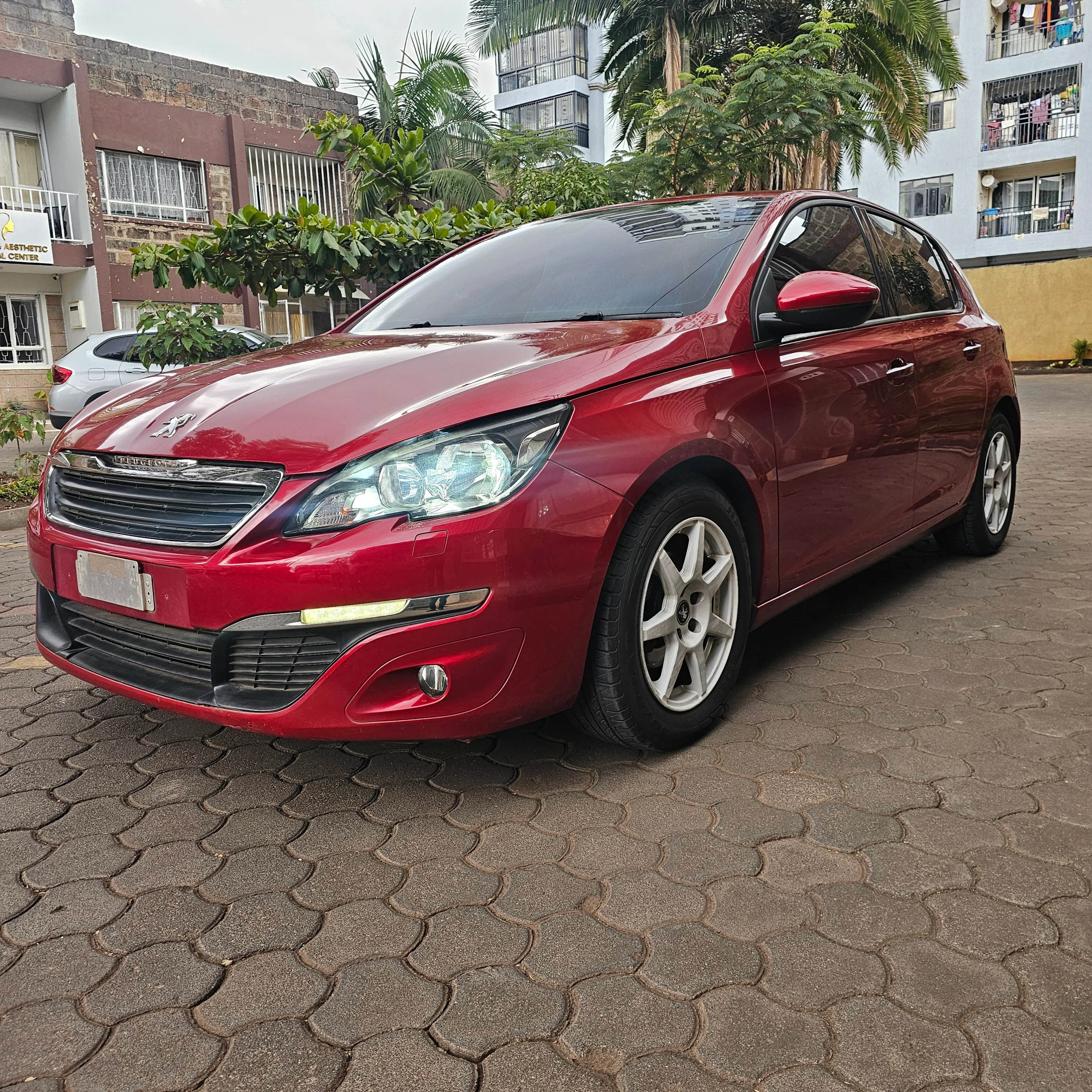 Peugeot 308 · photo