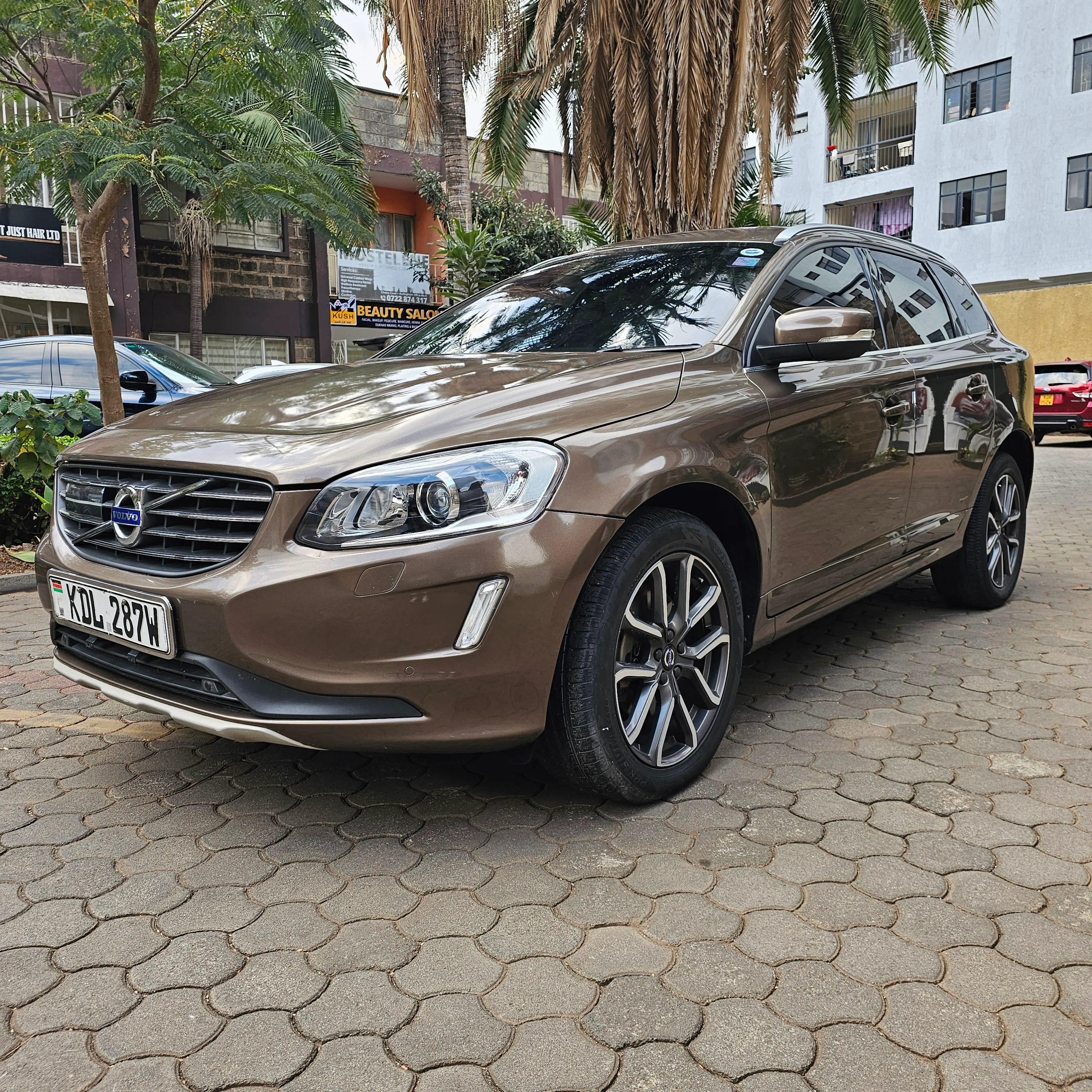 Volvo XC60 · photo