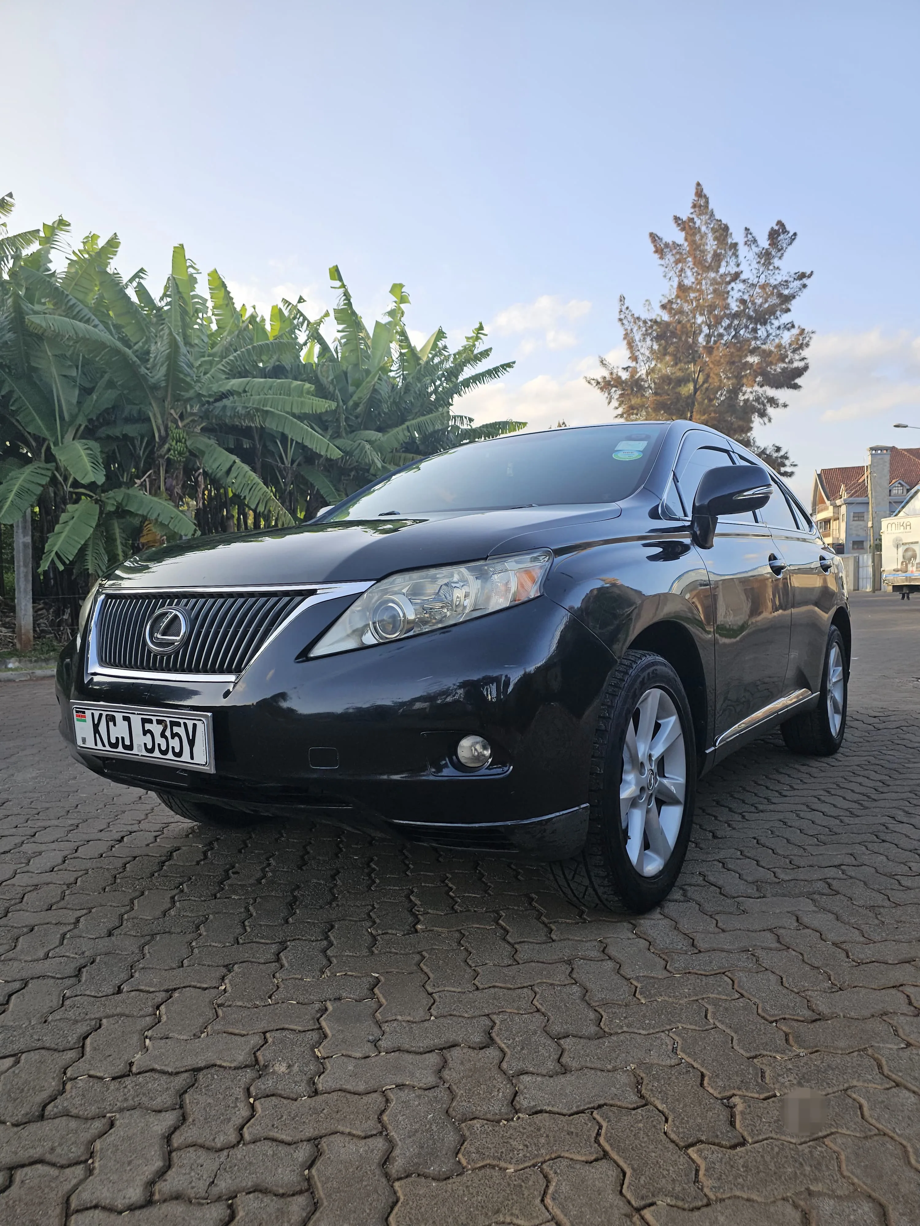 Lexus RX270 · photo