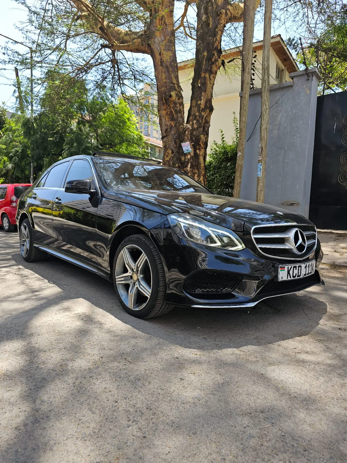 Mercedes-Benz E250 · photo