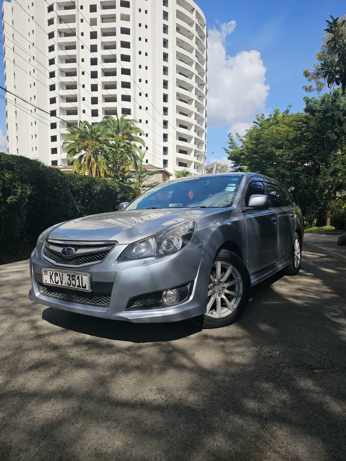 Subaru Legacy · photo