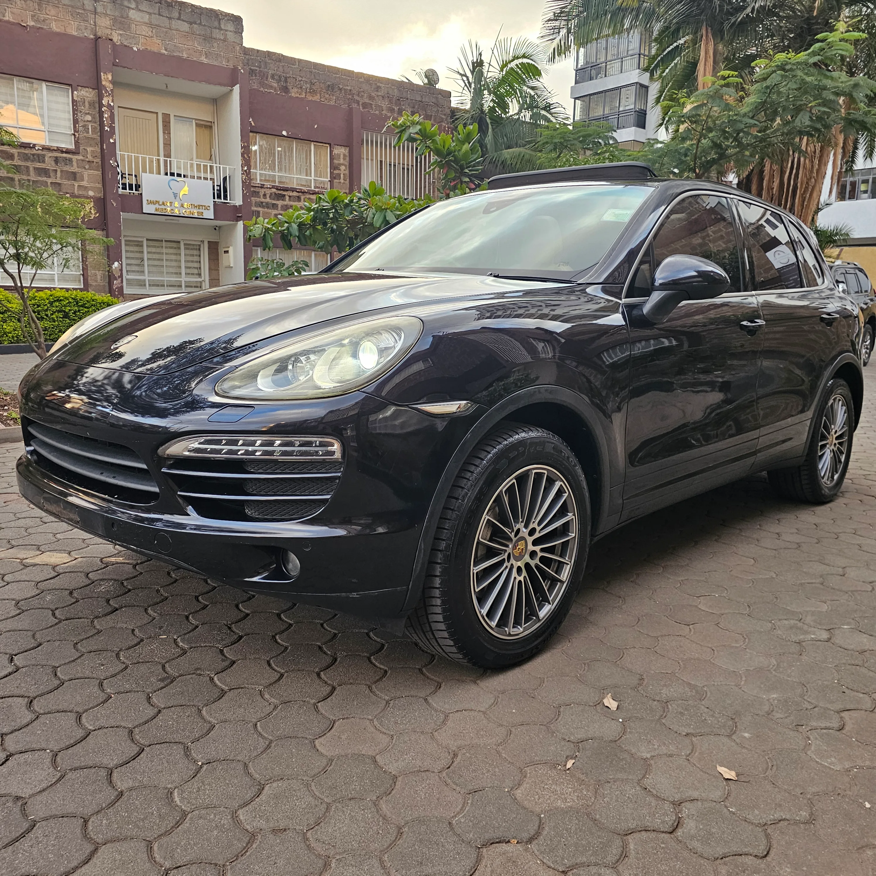 Porsche Cayenne · photo